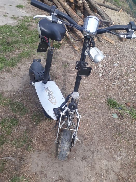 Trotineta electrica cu sa