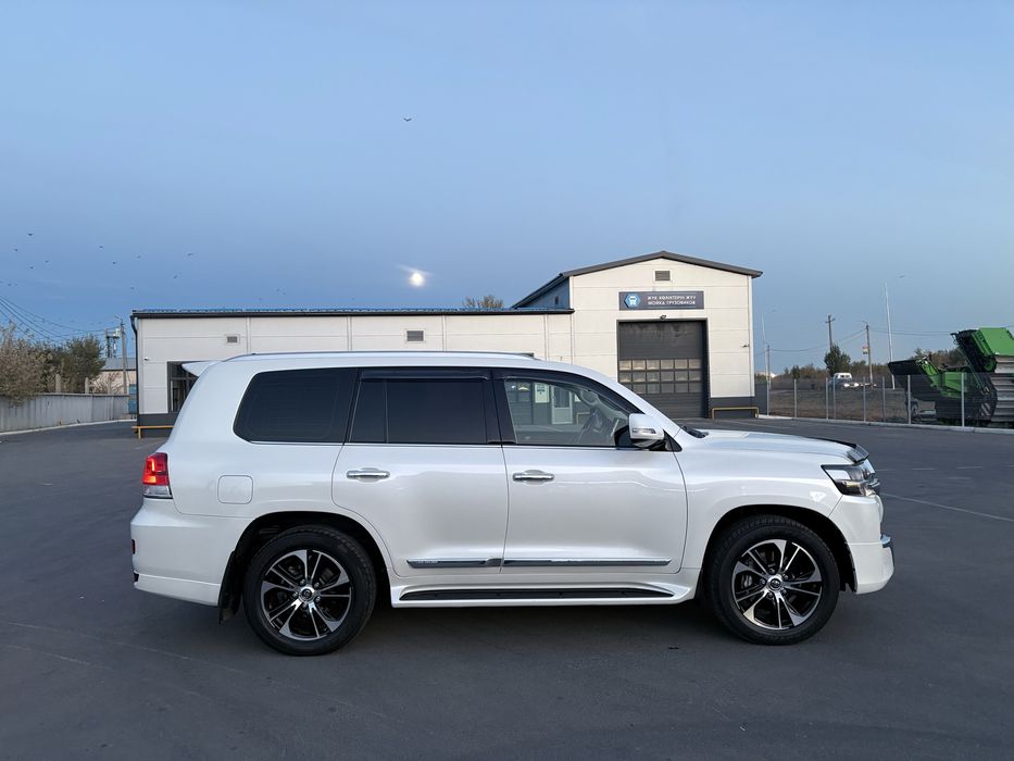 Тайота Ланд Крузер 200