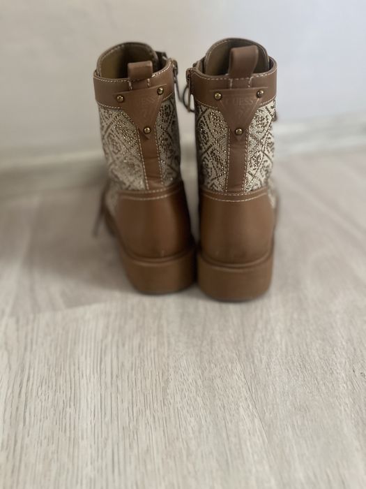 Боти Guess