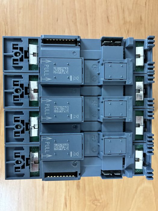 Siemens S7-1500 cu 2 module IO modul DQ 32×24V și DI 32× 24V+CM PtP RS232