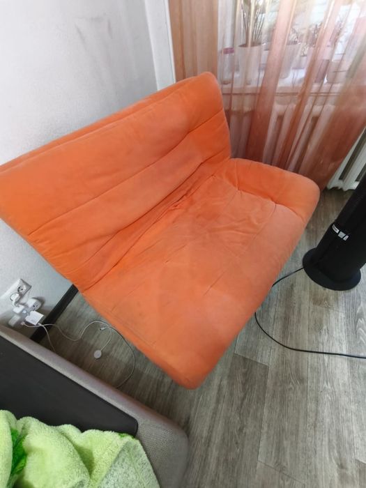 Диван отдаю самовывоз