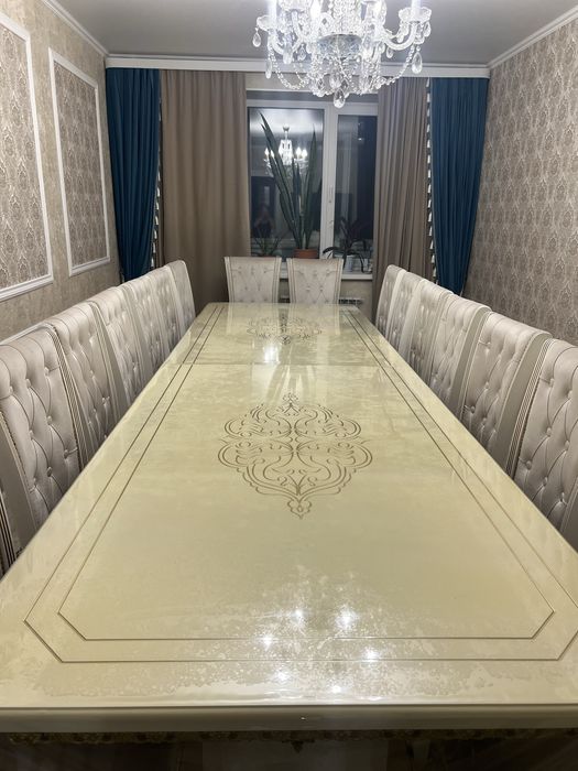 Стол со стульями