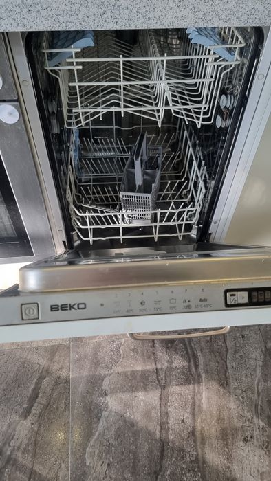 Продам посудомоечную машину