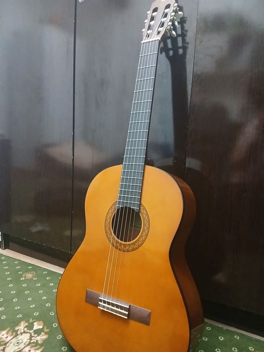 Klassik gitara g'ilofi bilan