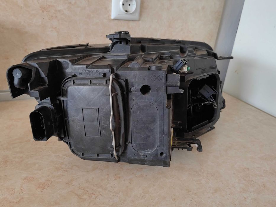 Фар Audi Q5 Bi-Xenon LED ляв / Фар Ауди Кю5 ксенон Оригинален