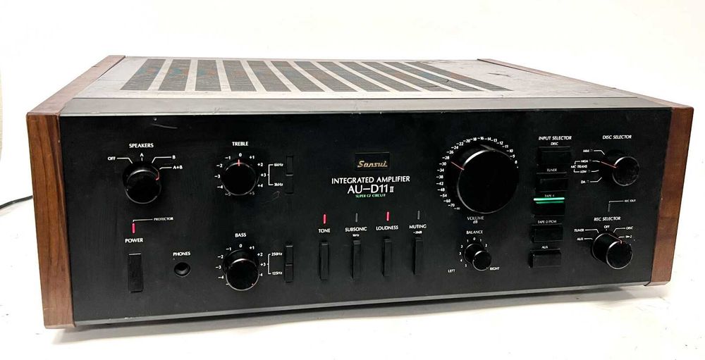 Уcилители «Sansui AU—D11», кабели «Furutech», «Behringer», «Sommer»