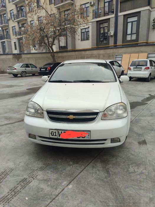 Lacetti 1.8 srochniy sotiladi 2010