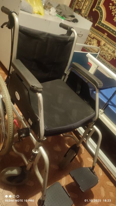 Продам б/у инвалидную коляску