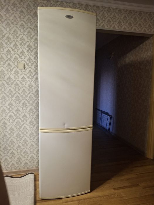 Холодильник  Whirlpool
