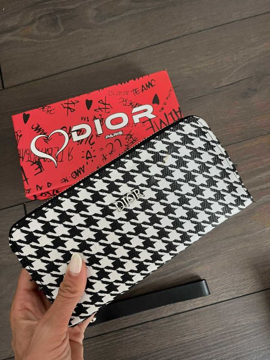 Нови дамски портмонетa Guess Dior Versace