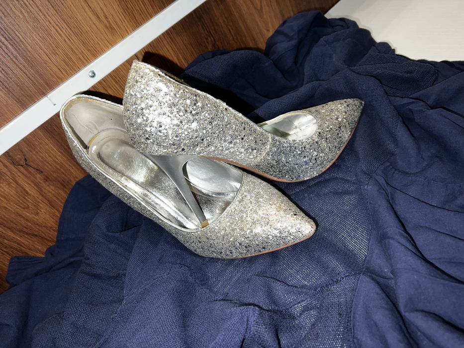 Обувки на висок ток