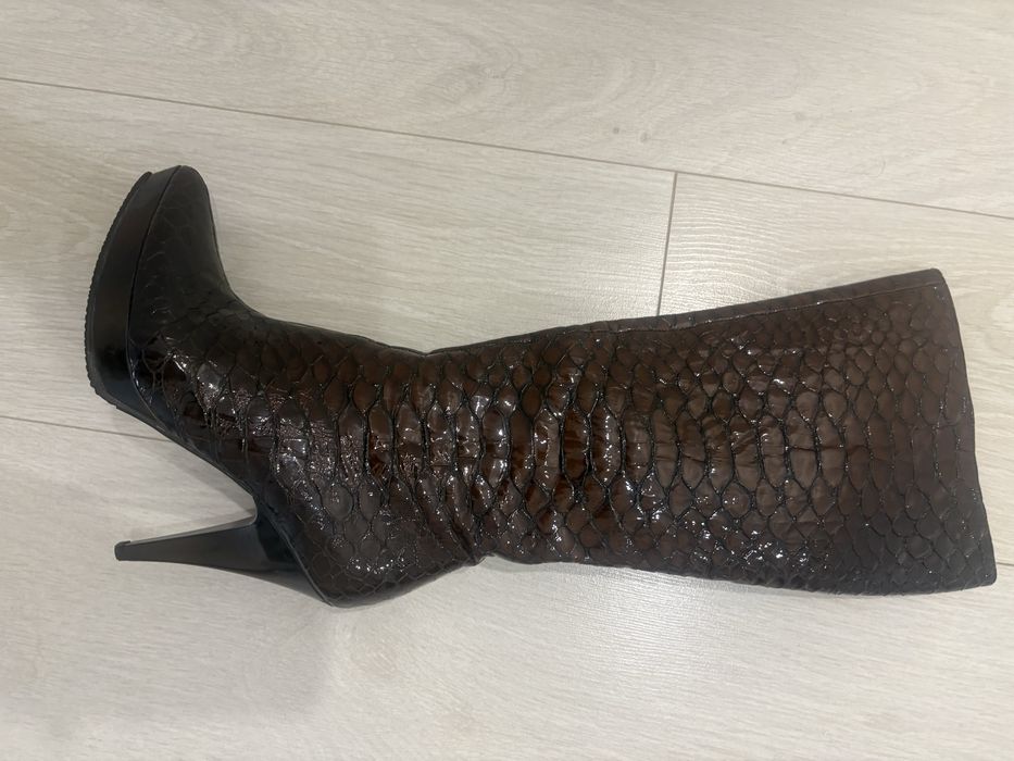 Продам женские сапоги