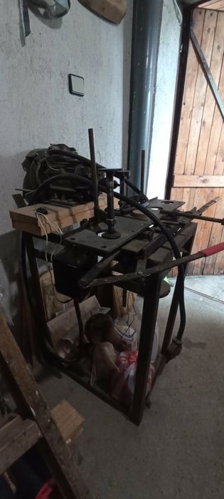 Продавам бор апарат комбиниран с шмиргел!!