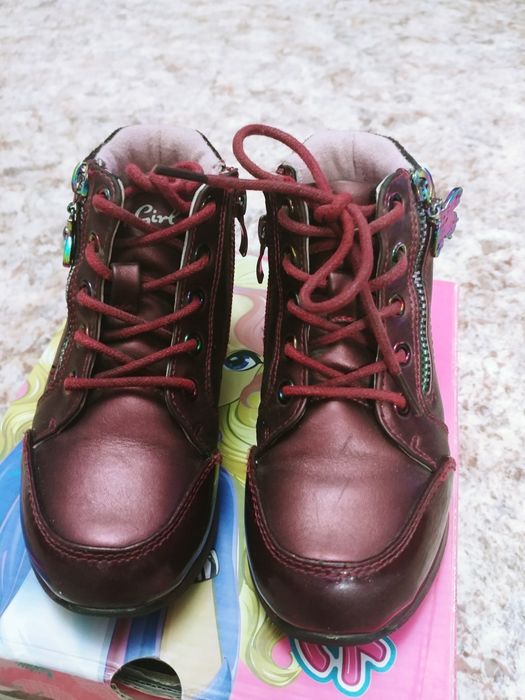 Продаю детские демисезонные ботинки на девочку