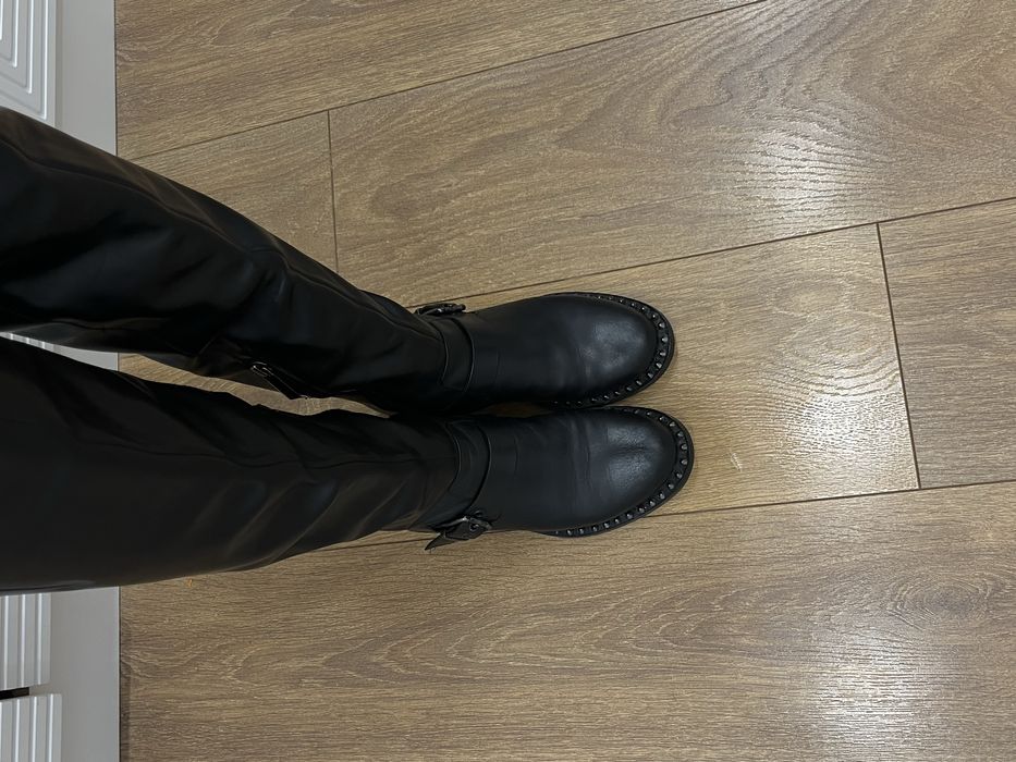 Продам зимние сапоги от баскони