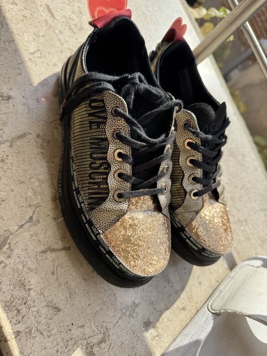 Love moschino обувки