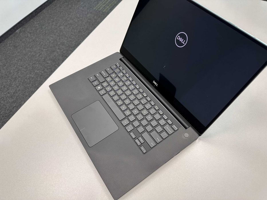 DELL XPS 15.6 | i7-8750H | NVIDIA GTX 32GB RAM | 1 TB SSD | IPS 3840x2160 (4К UHD) TouchScreen InfinityEdge Display