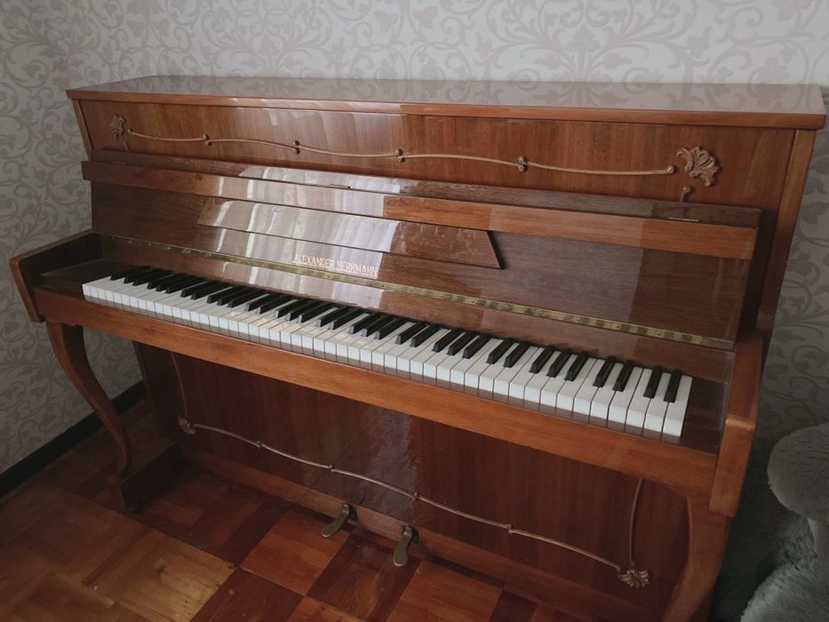 Продаю пианино  Александр Герман