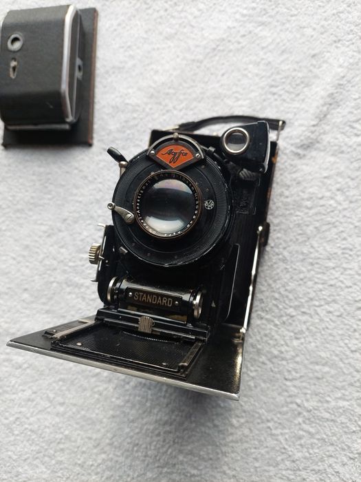 Aparat foto cu burduf din anii 1927-30 Este functional și în condiție f.buna.