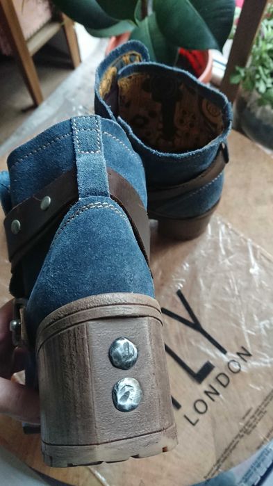 Botine cu toc gros Fly London, piele întoarsă, albastre, 35 + parfumel