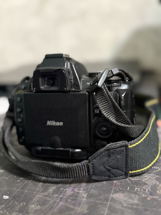 Nikon D5000 + объектив 18–55 VR