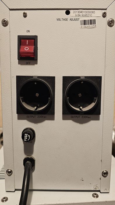 Stabilizator automat de tensiune alternativa 3000VA /1500W
