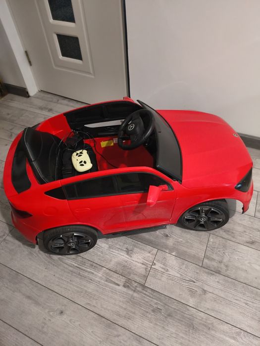 Masinuta electrica copii
Acumulator 12V 4Ah
Scaun din pie