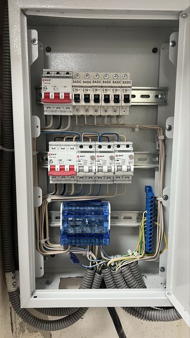 Электрик . Высшей котегории , по ремонту и обслуживанию помнщении .