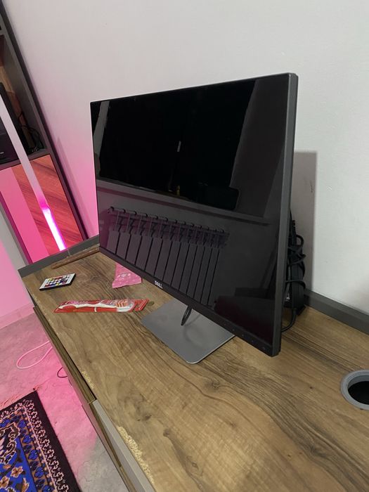 Монитор DELL LCD Monitor