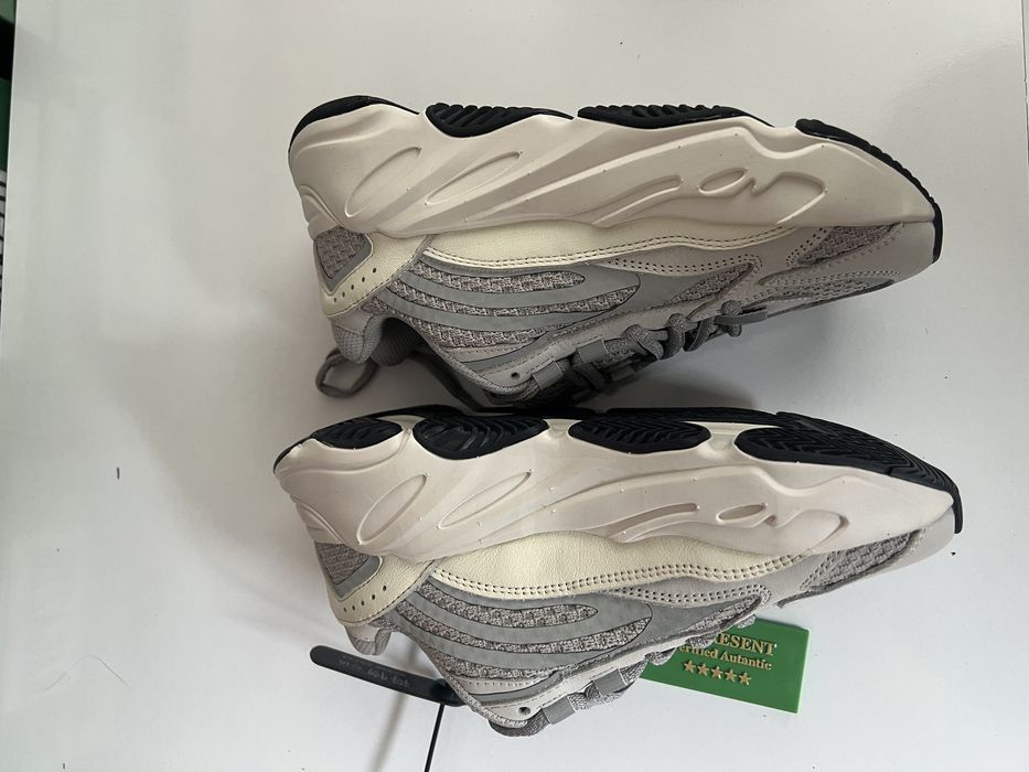 Adidasi Yezzy Boots 700 v2