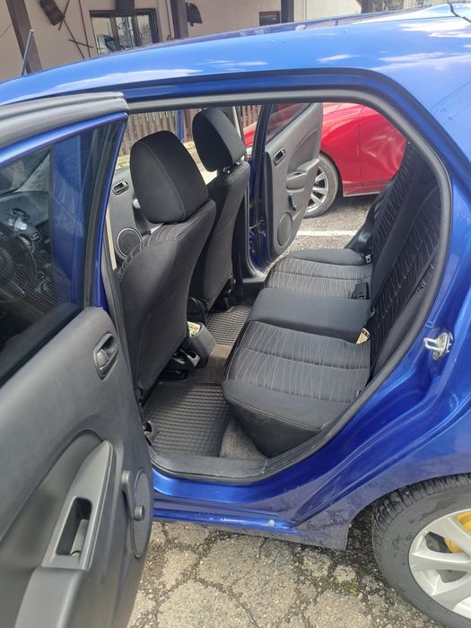 Mazda          2
