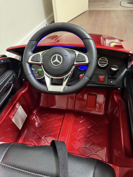 Детска Акумулаторна кола Mercedes Benz C63s AMG червена