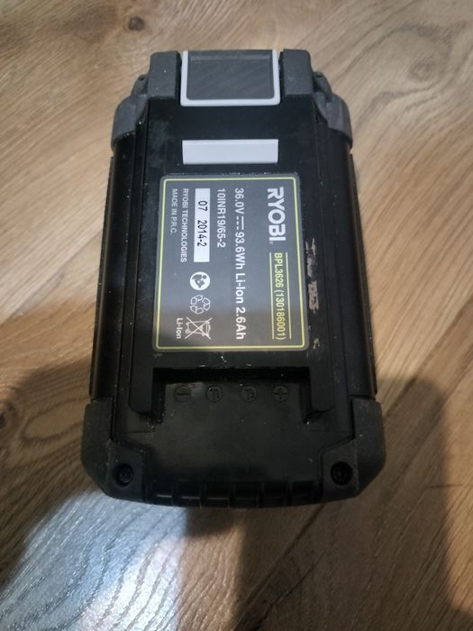 Acumulator Ryobi 36 volți defect