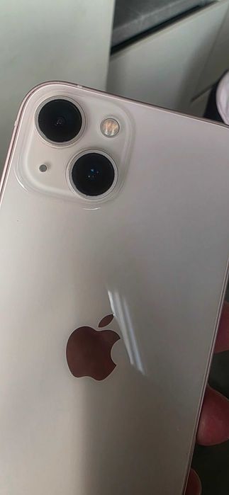 Телефон IPhone 13
