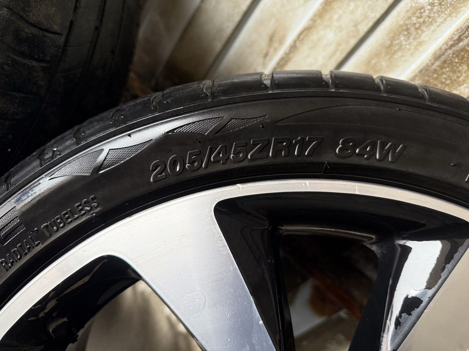 Диск с резиной R17, комплект