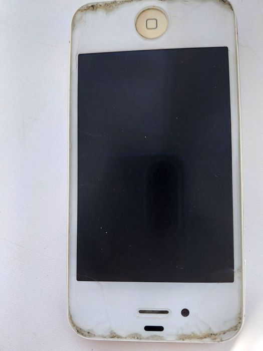 Айфон 4S, 2010 года