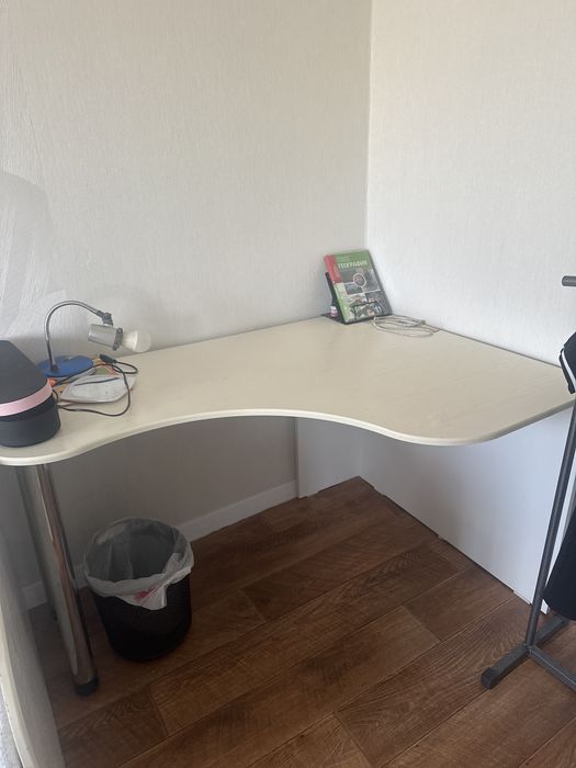 Продам стол угловой