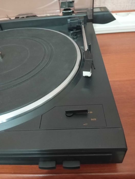 Продам проигрыватель винил дисков DENON.