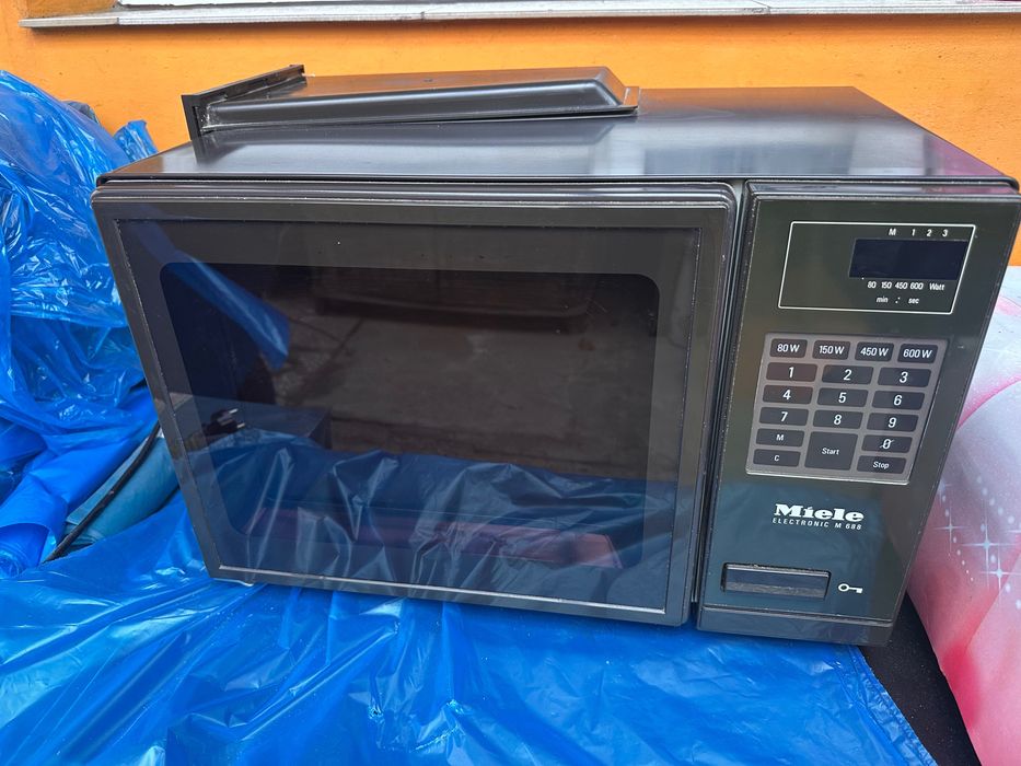 Cuptor cu microunde firma Miele