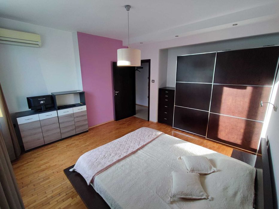 Дава се под наем Двустаен апартамент в София, Център - 90 кв.м за 1080 € - Снимка #2