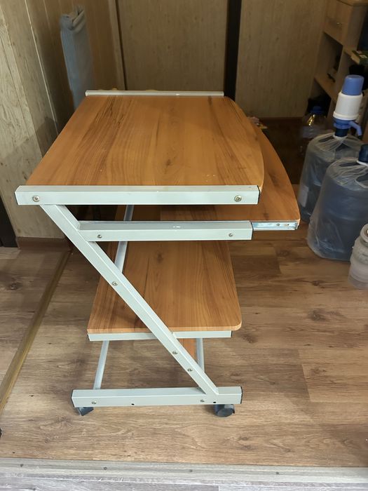 Стол для компьютера