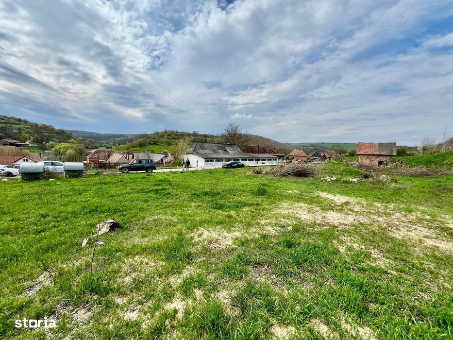 Teren intravilan - 2700 mp - Zona cu potential