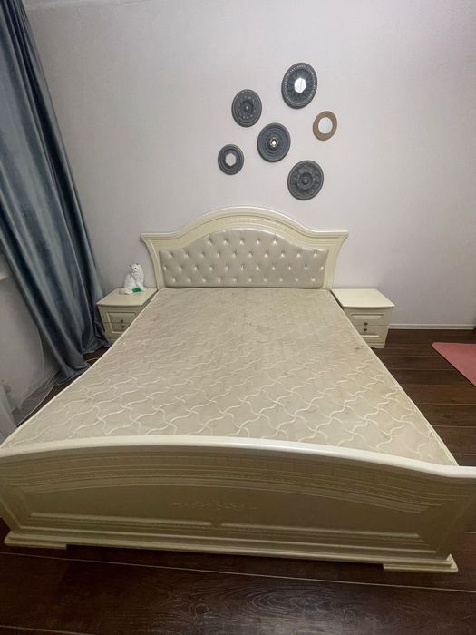Продается спальный гарнитур