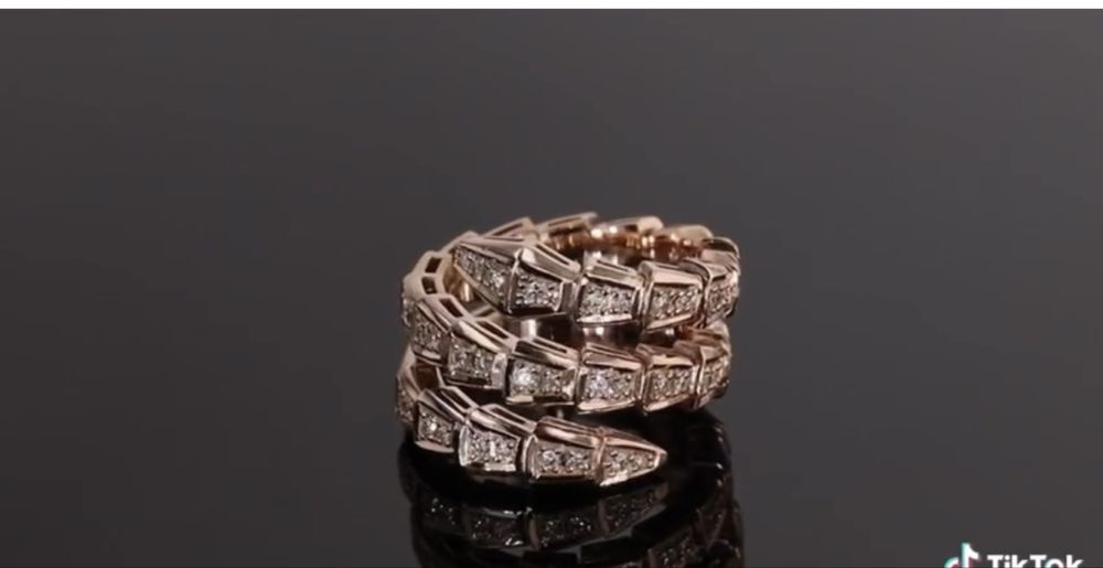 Женское кольцо с бриллиантами