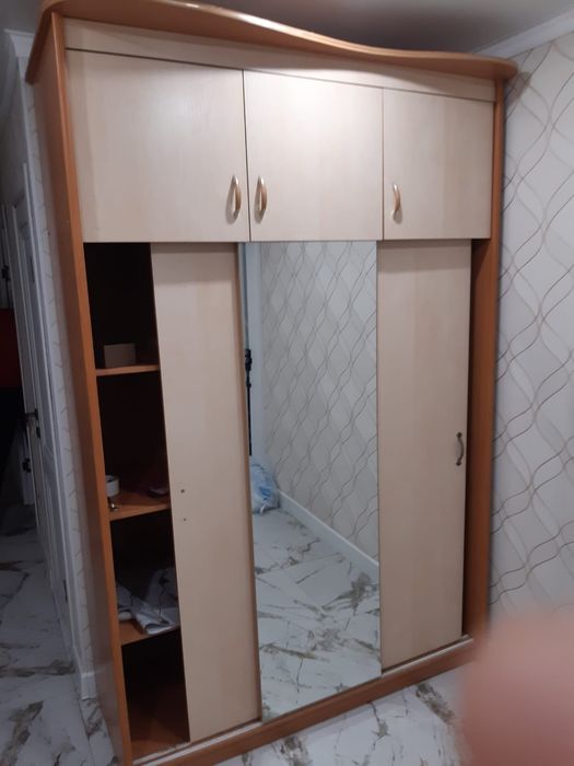 Продам большой шкаф