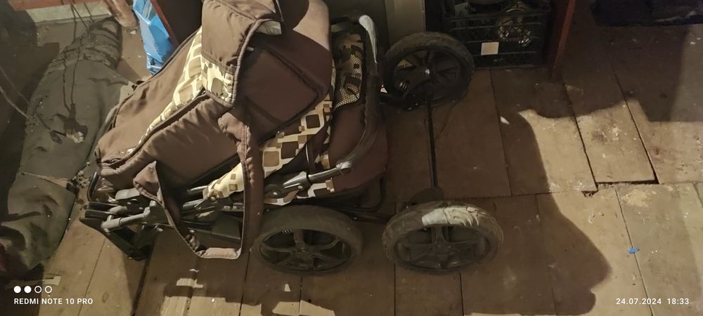Продам коляски и детский стол для кормления