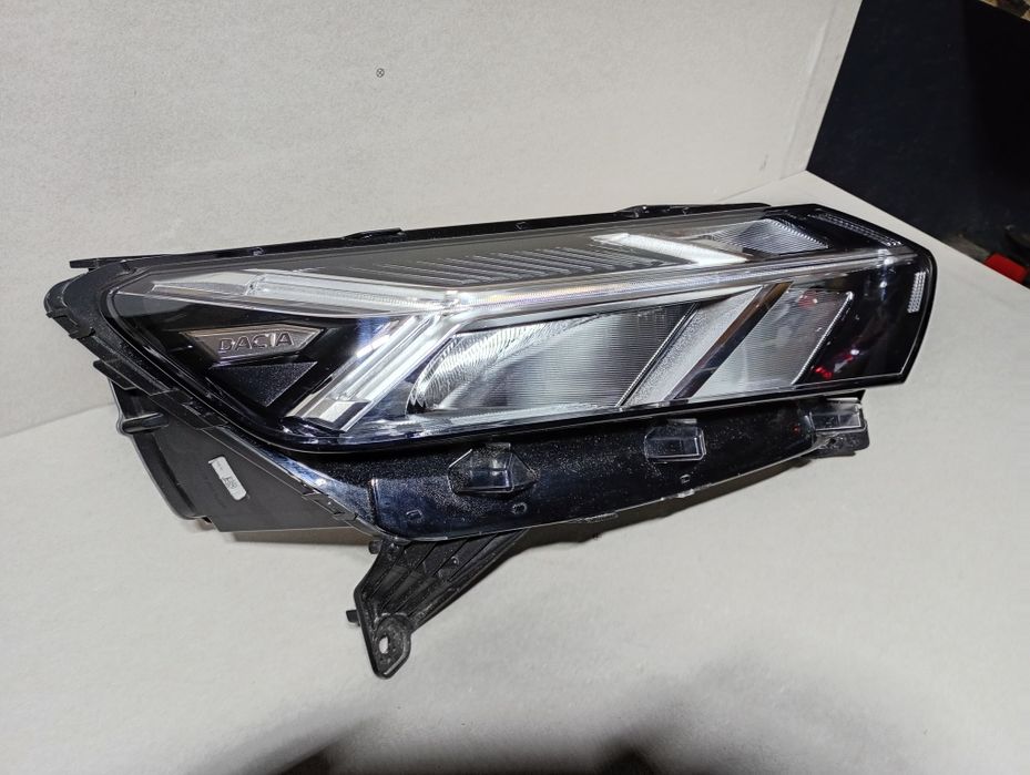 Far dreapta led original Dacia Logan 3 Sandero 3 jogger cod 260102586r