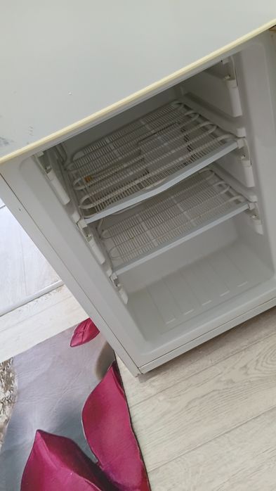 Продам холодидьник уступлю