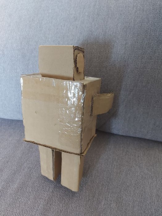 Робот из картона