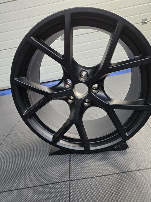1 БР. Оригинална 19” RS3 8Y ДЖАНТА – ET25